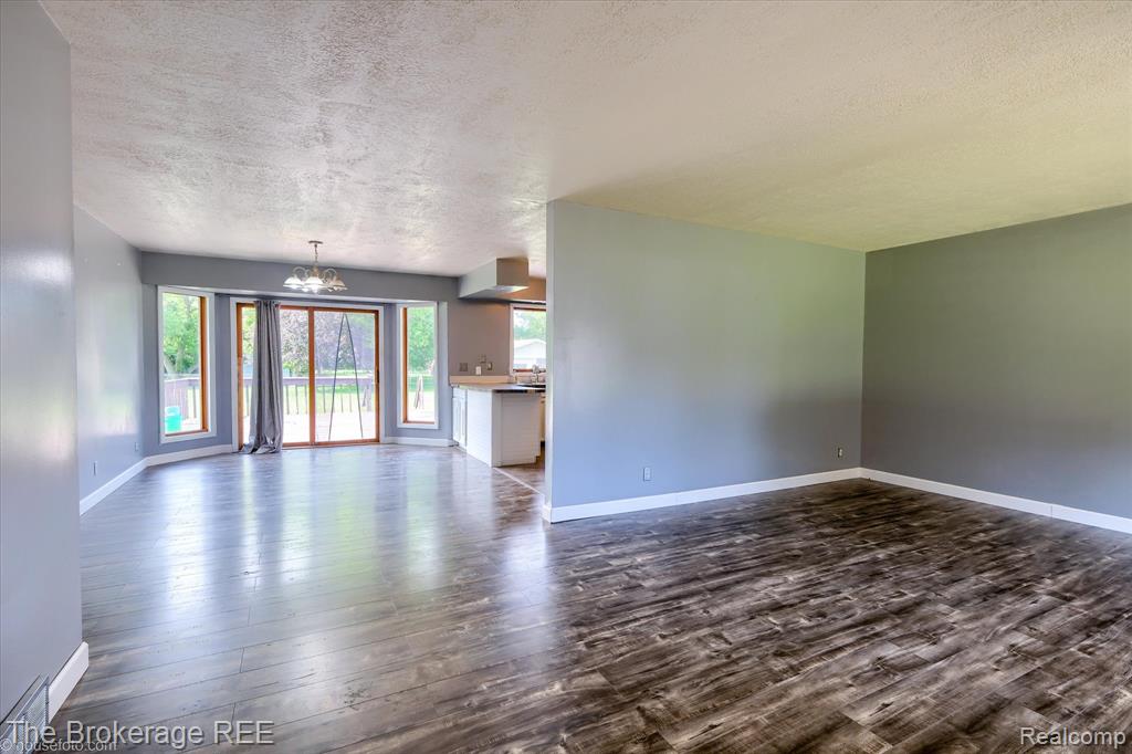 5495 E Coldwater Road, Flint, MI 48506 — Photo 11