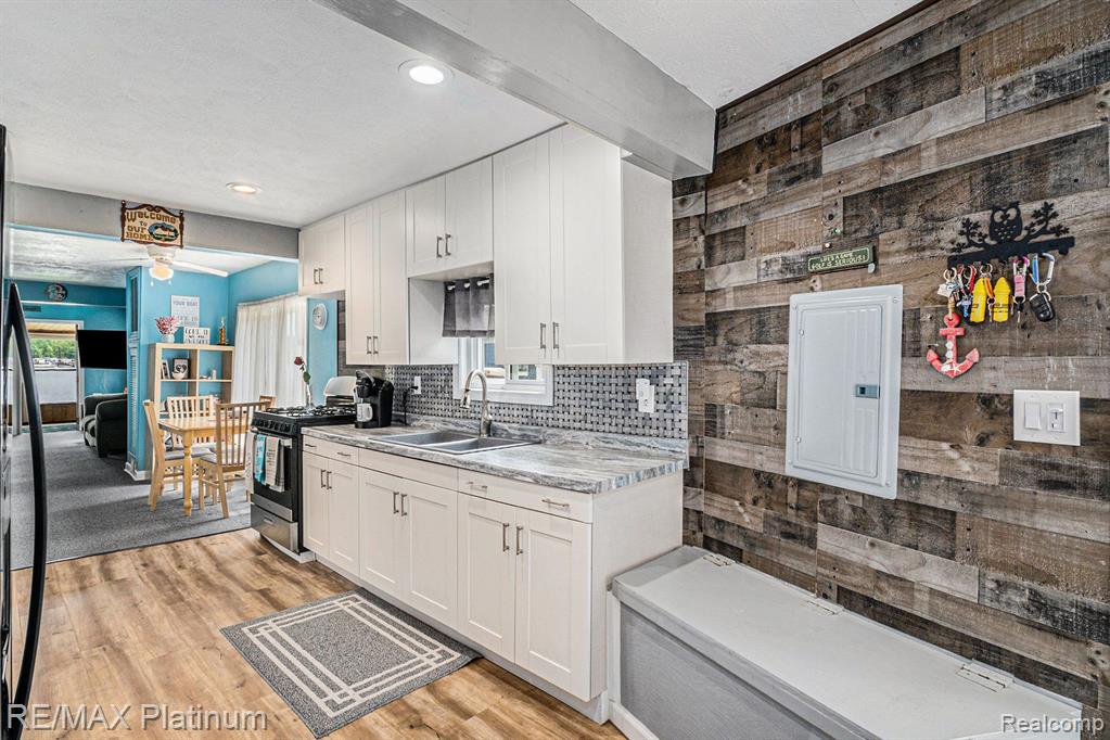 821 SUNRISE PARK Street E, Howell, MI 48843 — Photo 3