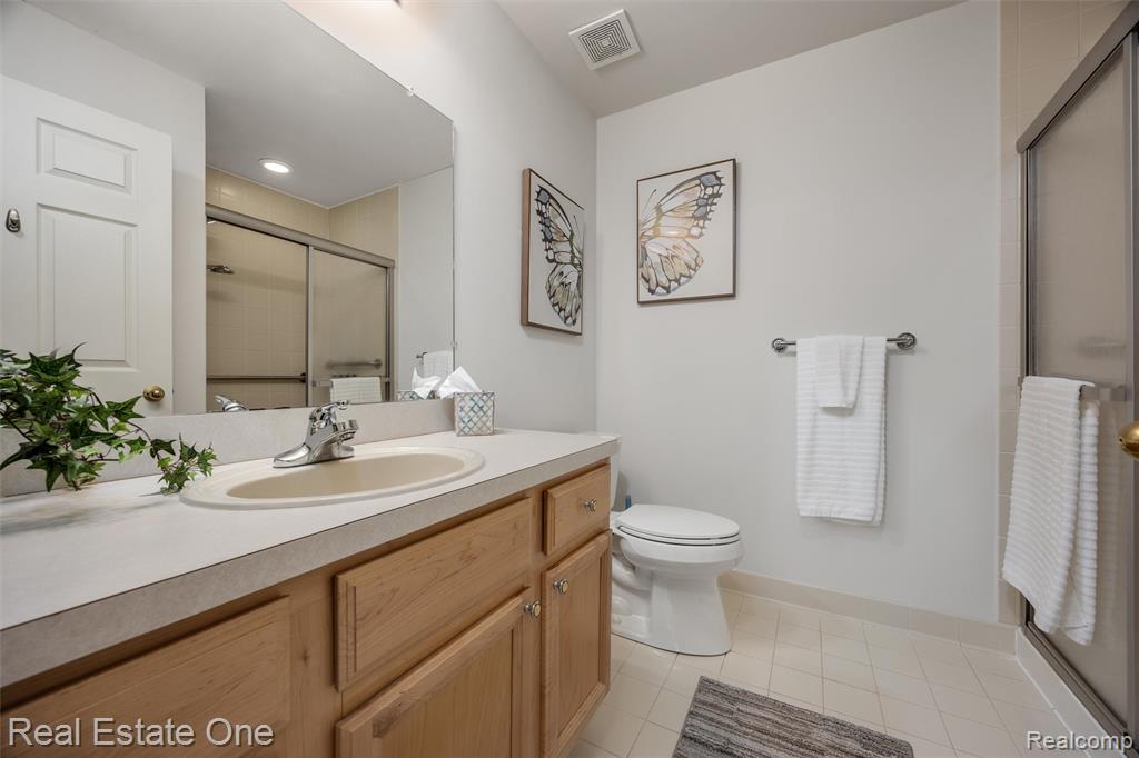 4104 Chesapeake Circle, Walled Lake, MI 48390 — Photo 12