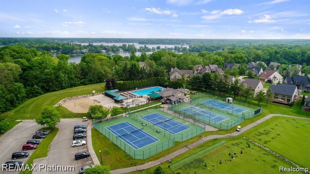 4355 Oak Pointe Drive, Brighton, MI 48116 — Photo 50