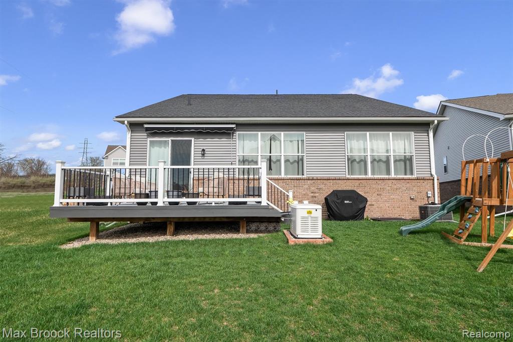 5526 Helmsdale Boulevard, West Bloomfield, MI — Photo 38