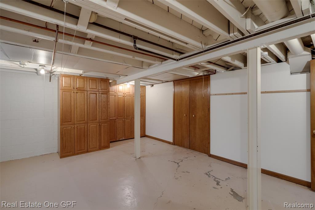 1488 Roslyn Road, Grosse Pointe Woods, MI 48236 — Photo 26