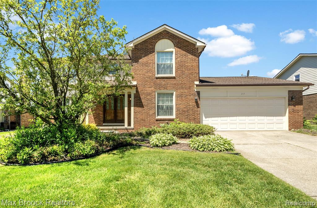 217 Stonetree Circle, Rochester Hills, MI 48309