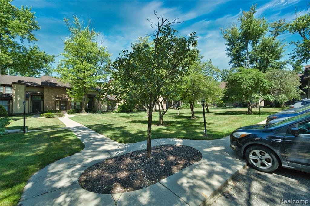 25279 Greenbrooke Drive, Southfield, MI 48033 — Photo 19