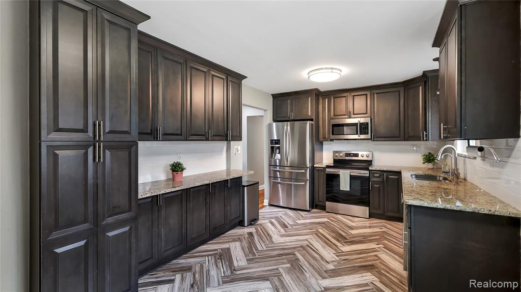 40444 Harmon Drive, Sterling Heights, MI 48310 — Photo 5