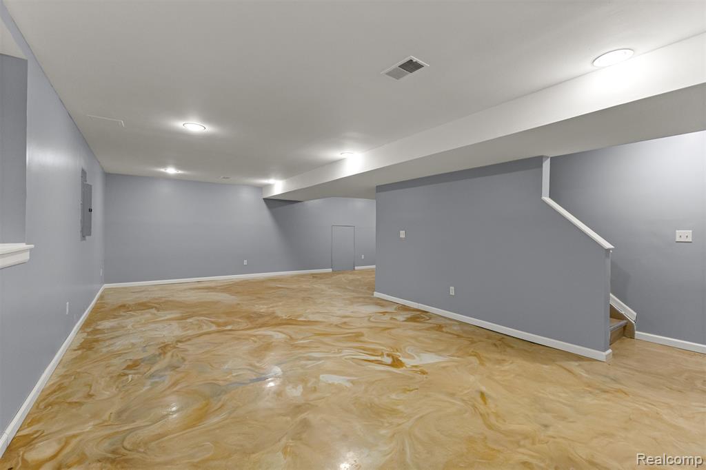 10913 Edlie Circle, Dearborn Heights, MI 48214 — Photo 32