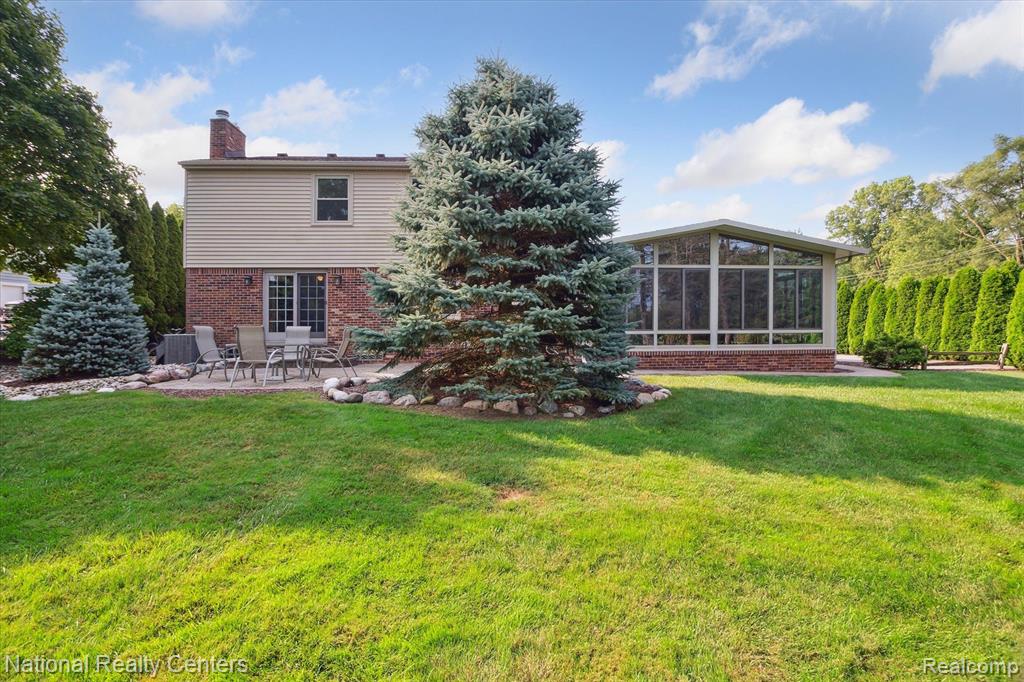 42372 COTSWOLD Court, Northville, MI 48168 — Photo 61