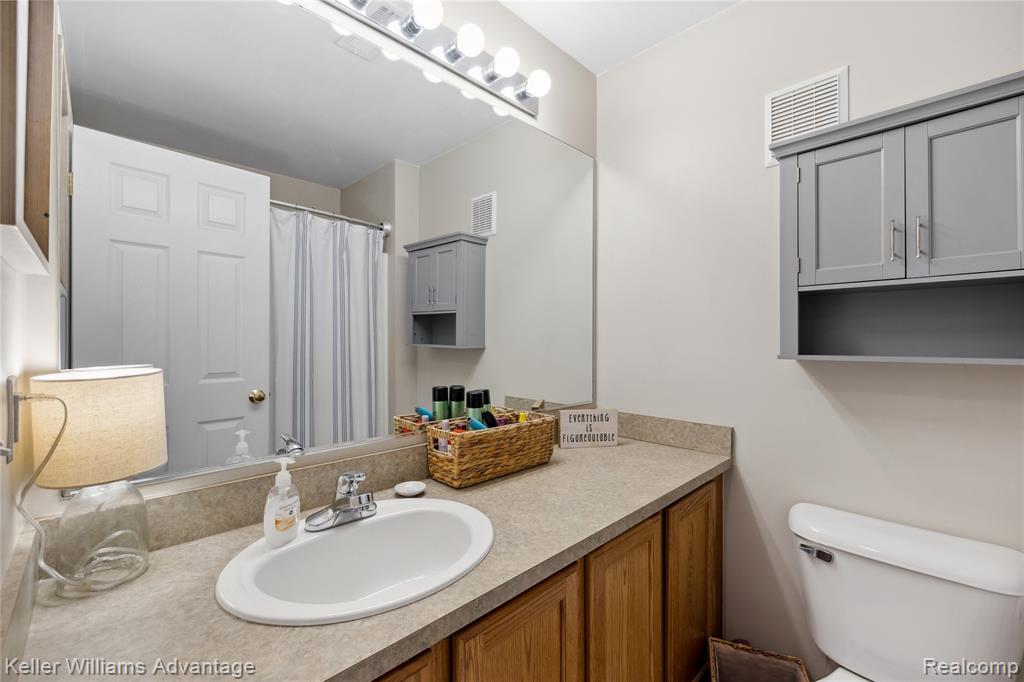3201 Addington Drive, Commerce Twp, MI 48390 — Photo 12