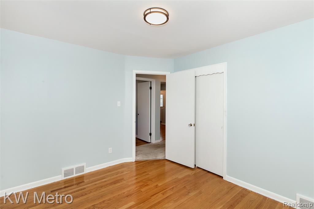 936 E Katherine Avenue, Madison Heights, MI 48071 — Photo 16