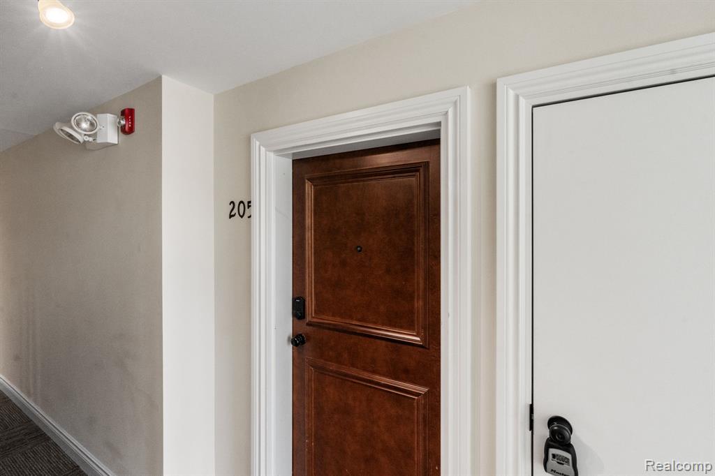 730 Penniman Avenue, 205, Plymouth, MI 48170 — Photo 3