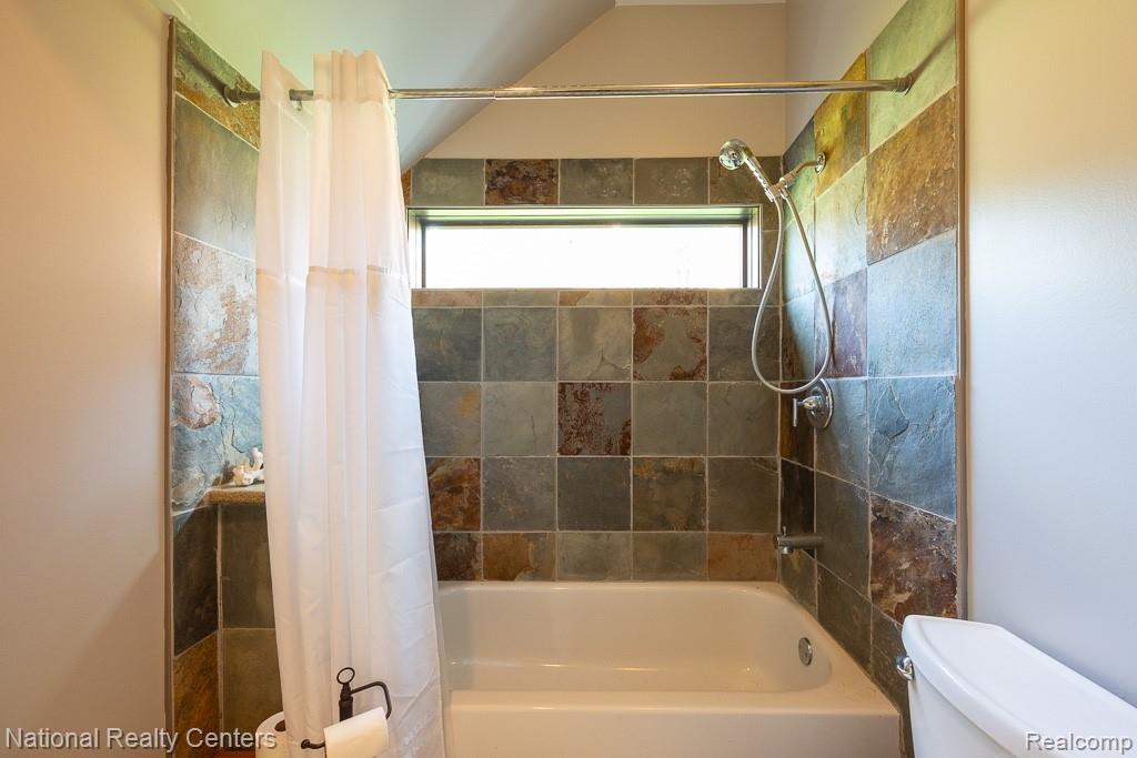 8871 Lakeview Drive, White Lake, MI — Photo 39
