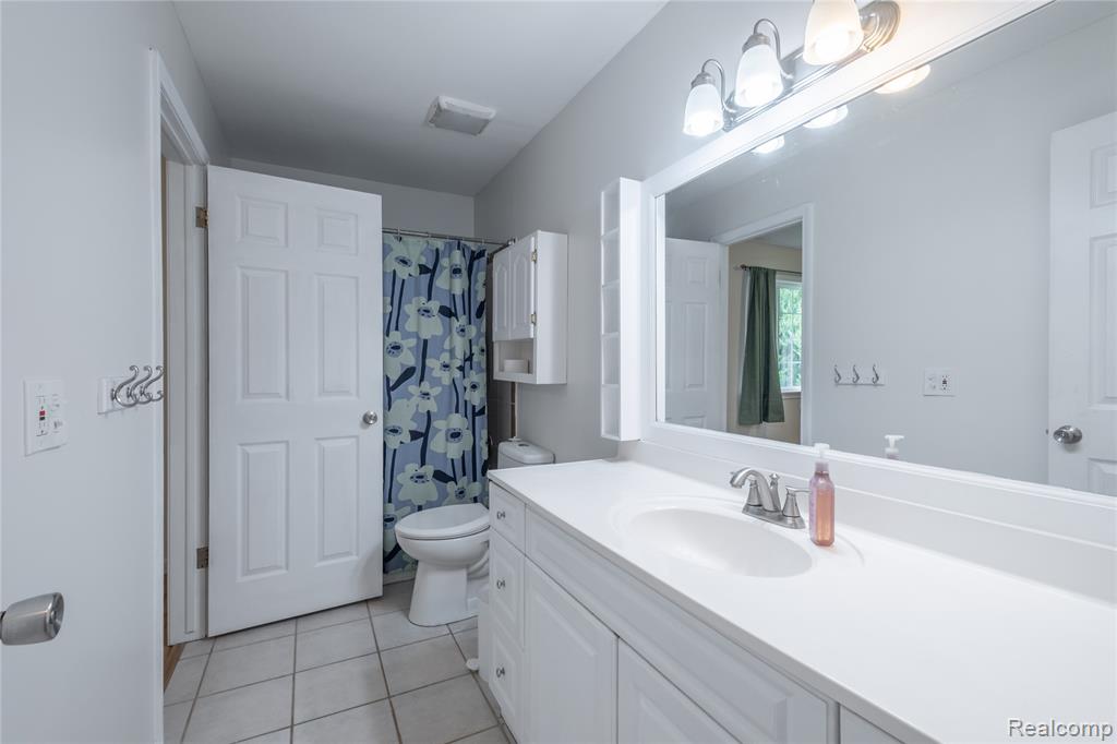5482 Liberty Bell Road, Grand Blanc, MI 48439 — Photo 13