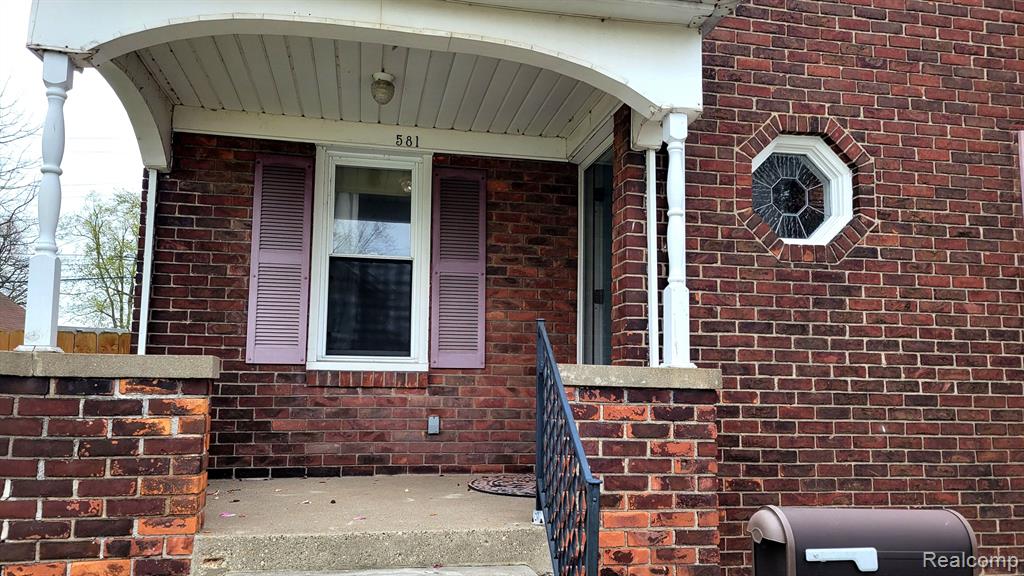 581 ANTOINE Street, Wyandotte, MI 48192 — Photo 6