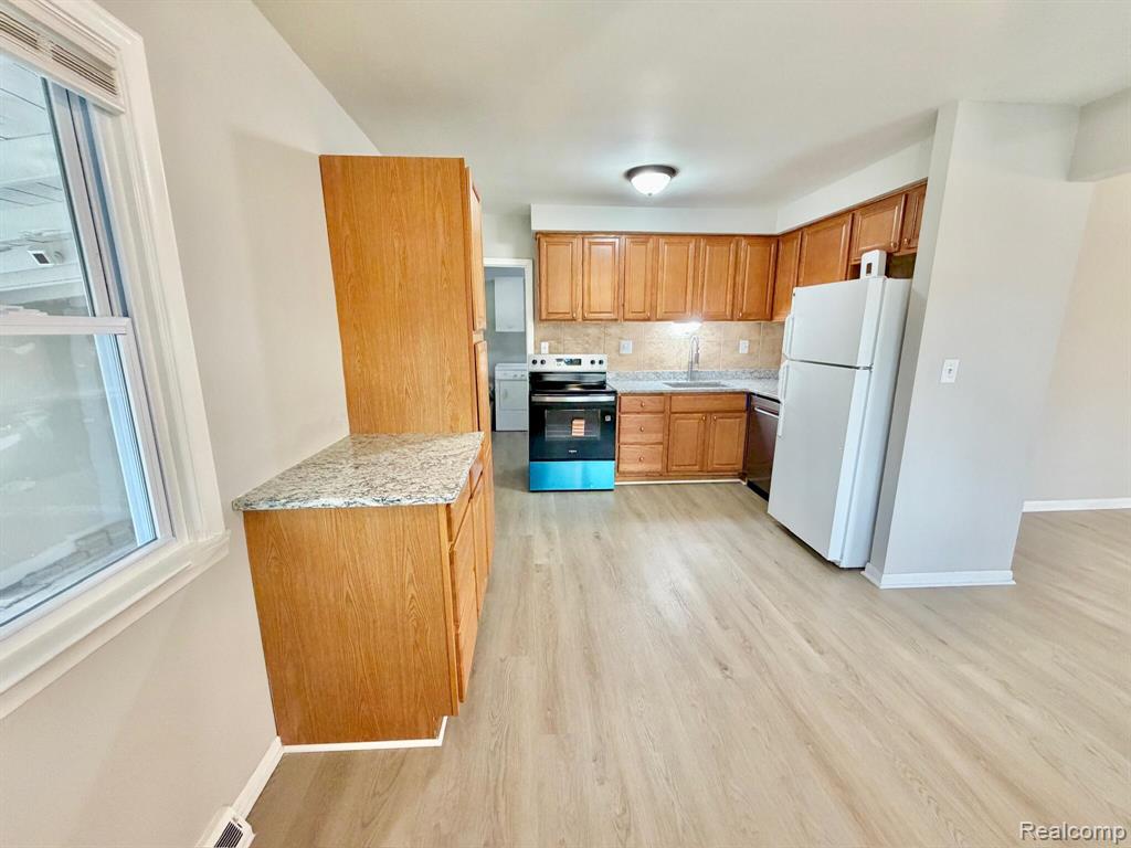 7242 Gerald Avenue, Warren, MI 48092 — Photo 4