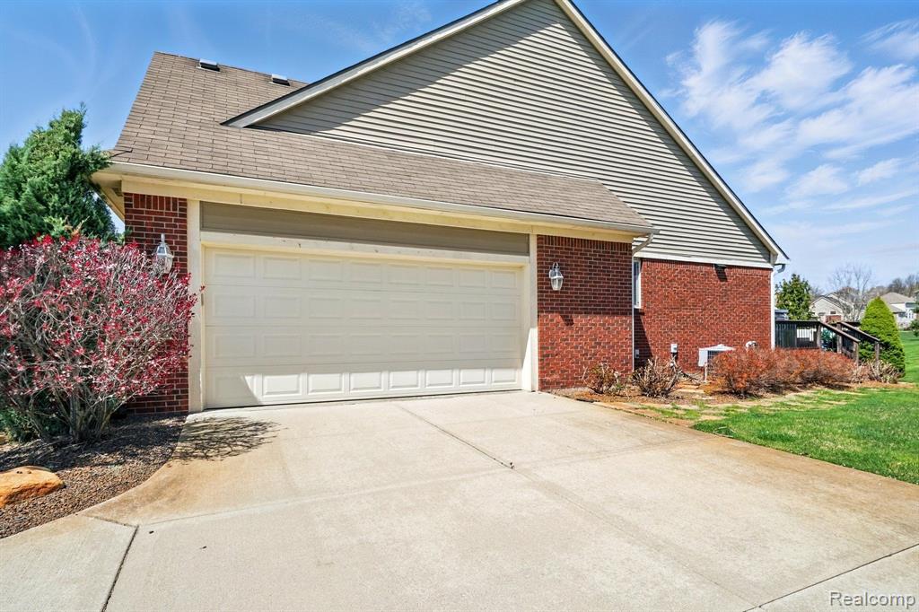 29762 MAGNOLIA Drive, New Hudson, MI 48165 — Photo 22