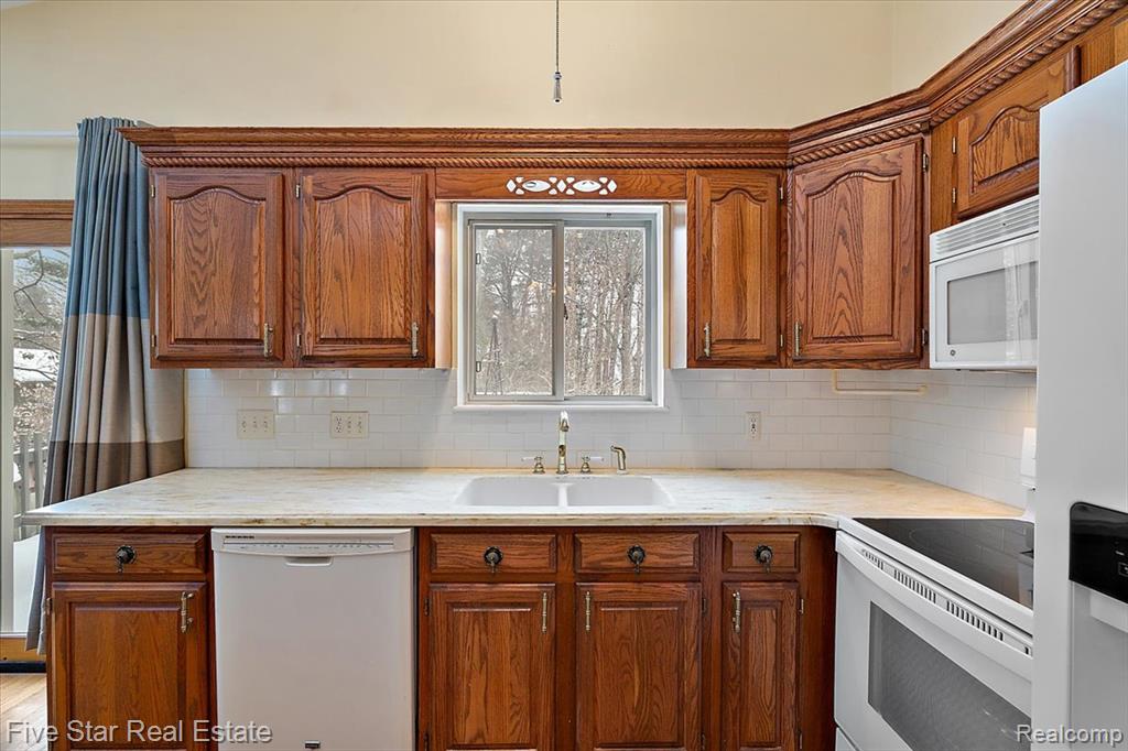 6586 Pontiac Lake Road, 1, Waterford, MI 48327 — Photo 19