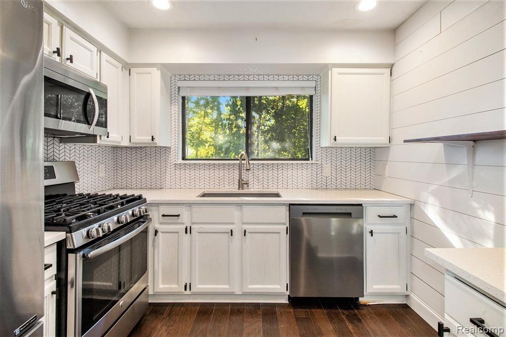 490 FOREST Drive, Brighton, MI 48116 — Photo 5