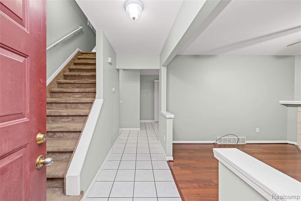 3977 Cresthaven Drive, Waterford, MI 48328 — Photo 2