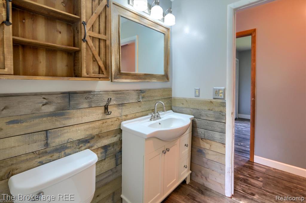 5495 E Coldwater Road, Flint, MI 48506 — Photo 34