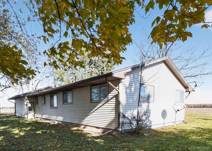 300 S Heritier Road, Linwood, MI 48634 — Photo 2