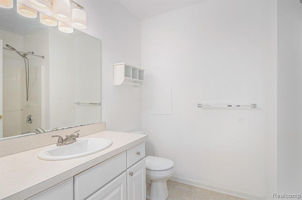 2748 S KNIGHTSBRIDGE Circle, Ann Arbor, MI 48105 — Photo 13