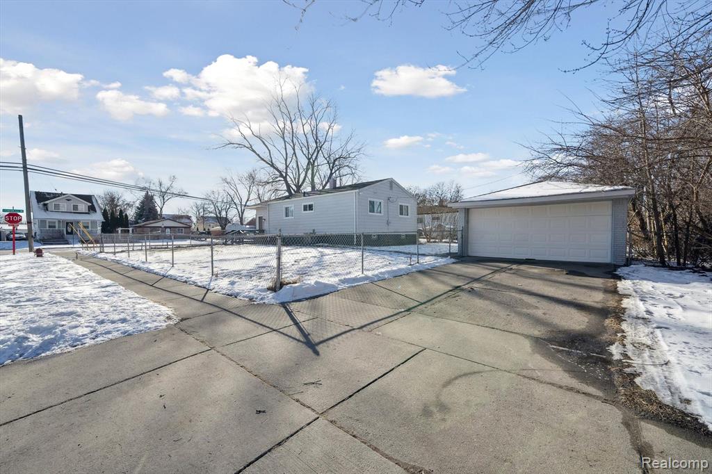941 E LINCOLN Avenue, Madison Heights, MI 48071 — Photo 20