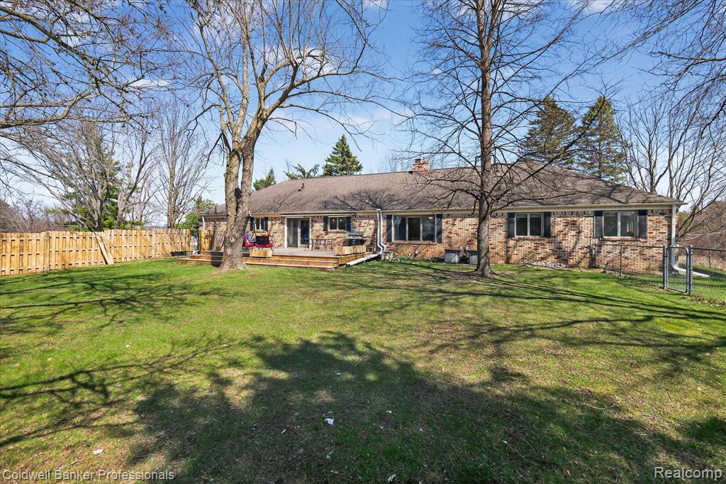 4380 Warwick Circle Drive, Grand Blanc, MI 48439 — Photo 35