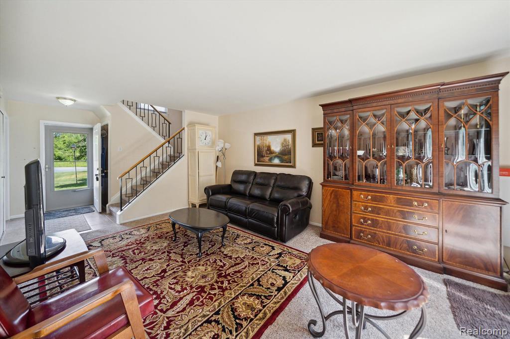 8312 LAKEVIEW Drive, Ypsilanti, MI 48198 — Photo 5