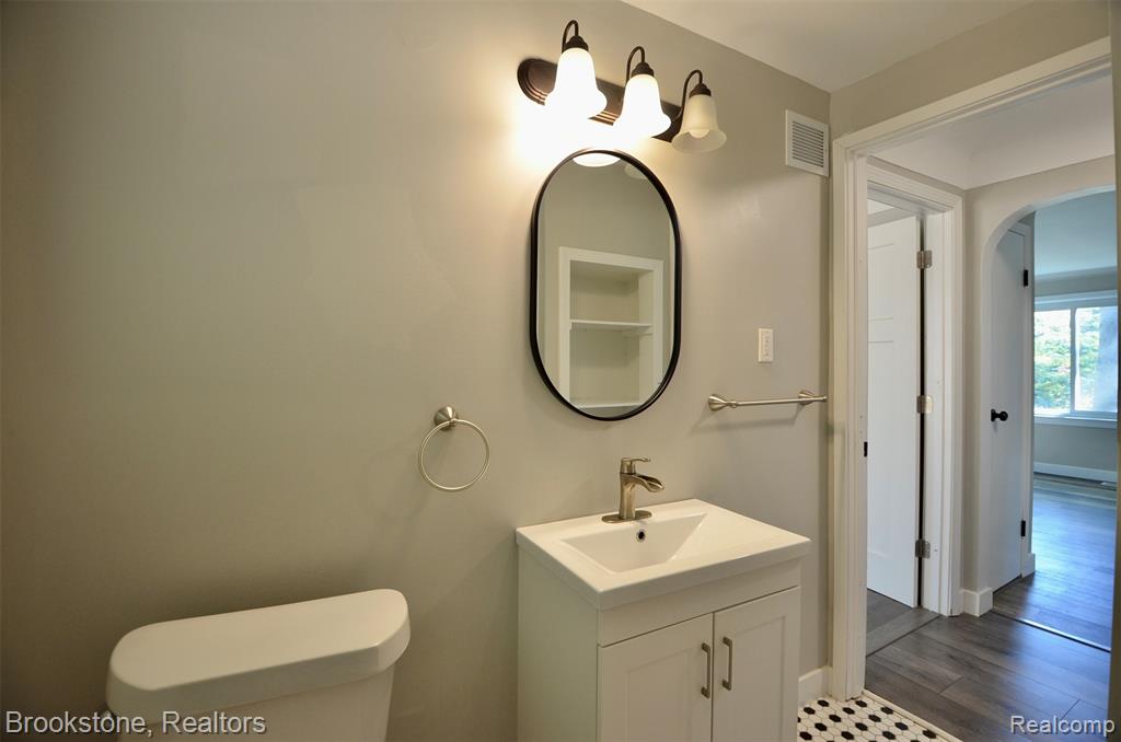 7565 Old Pond Drive, Clarkston, MI 48348 — Photo 30