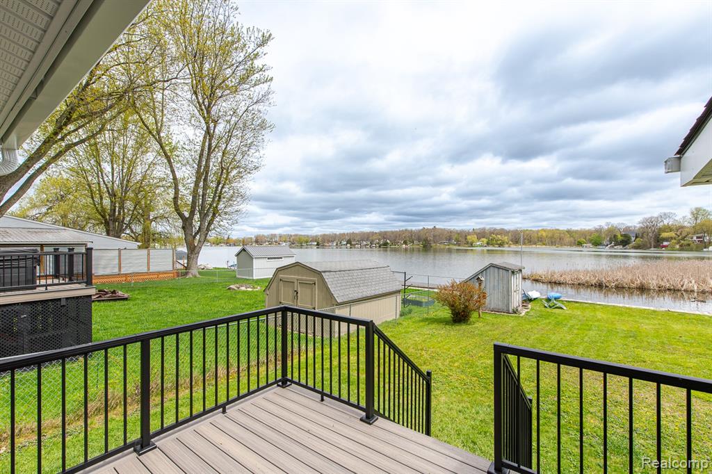 1998 Lakeview Drive, Lapeer, MI 48446 — Photo 29