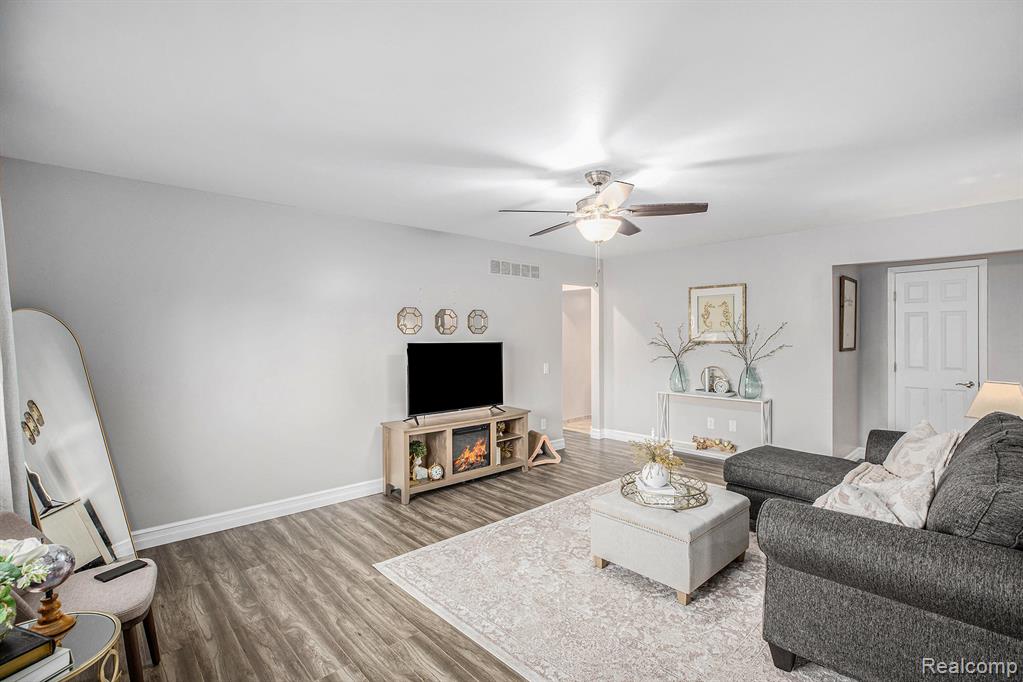 42743 Sheldon Place, 119, Clinton Twp, MI 48038 — Photo 7