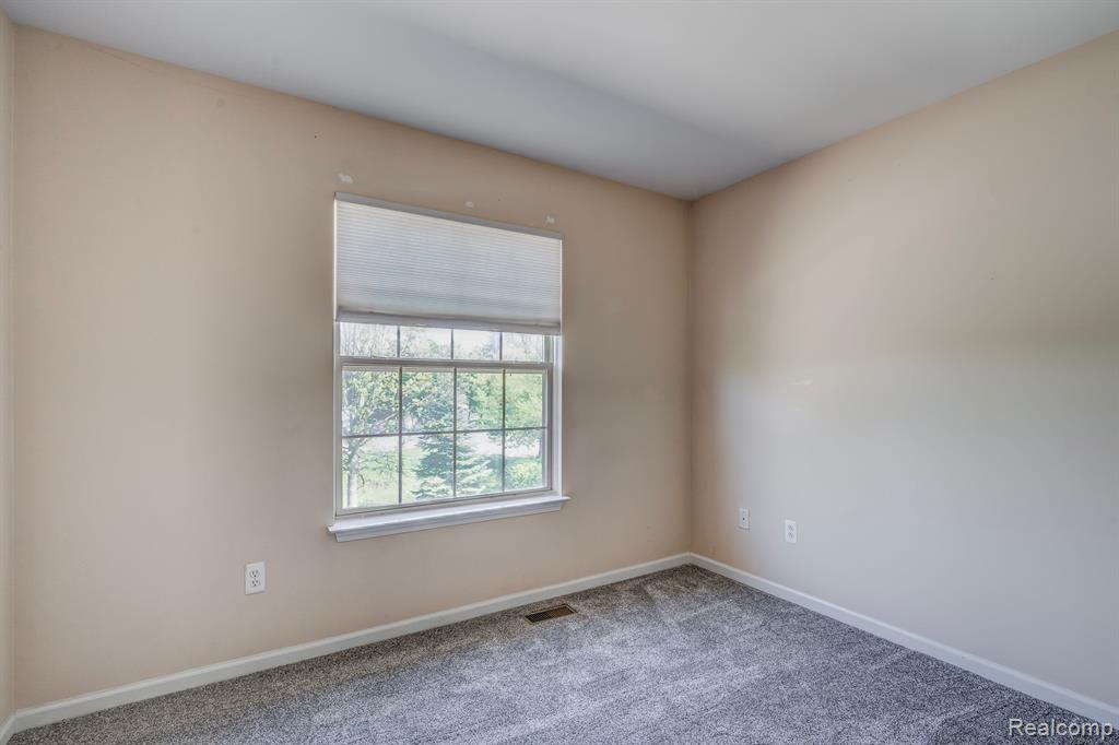41211 N MAPLEWOOD Drive, Canton, MI 48187 — Photo 23