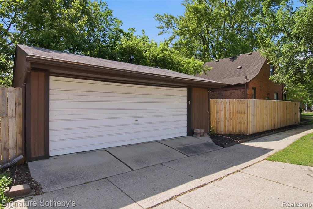 1268 Brys Drive, Grosse Pointe, MI 48236 — Photo 23