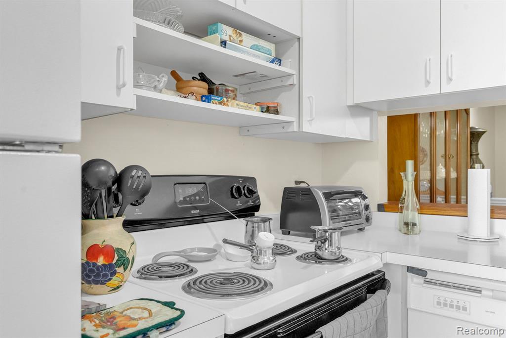 45000 Bayview Drive, 3, Novi, MI 48377 — Photo 17