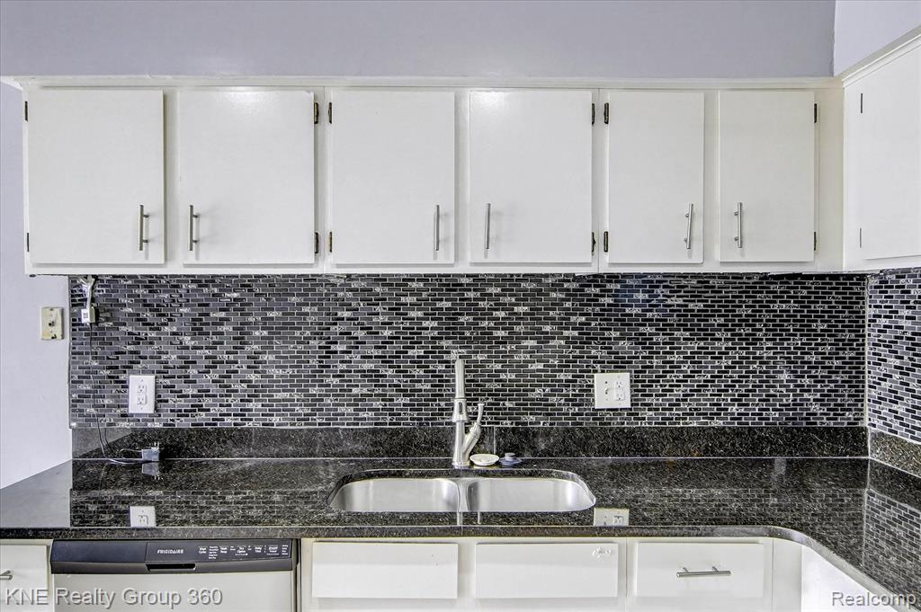 8092 Willow Lane, Warren, MI 48093 — Photo 15