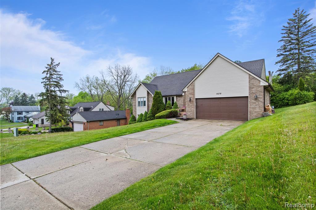 4578 PINE VILLAGE Drive, West Bloomfield, MI 48323 — Photo 3
