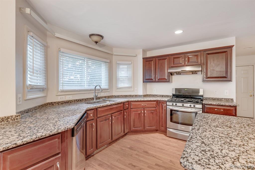 49301 Clinton Terrace Drive, Macomb, MI 48044 — Photo 11