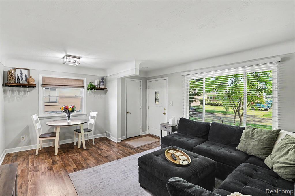 332 E Parker Avenue, Madison Heights, MI 48071 — Photo 4