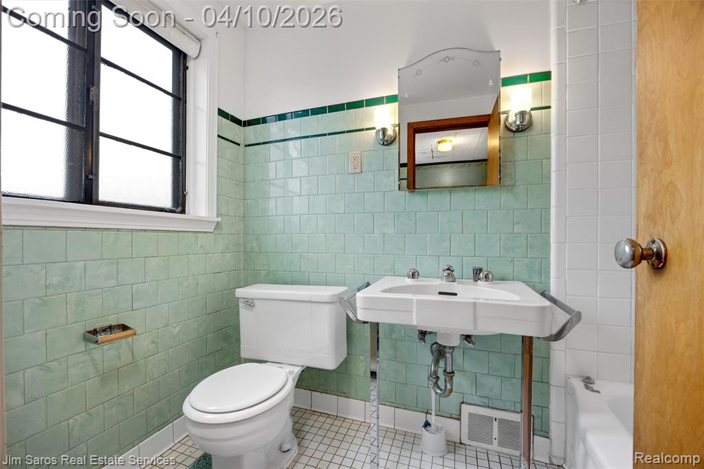 1101 Torrey Road, Grosse Pointe Woods, MI 48236 — Photo 22