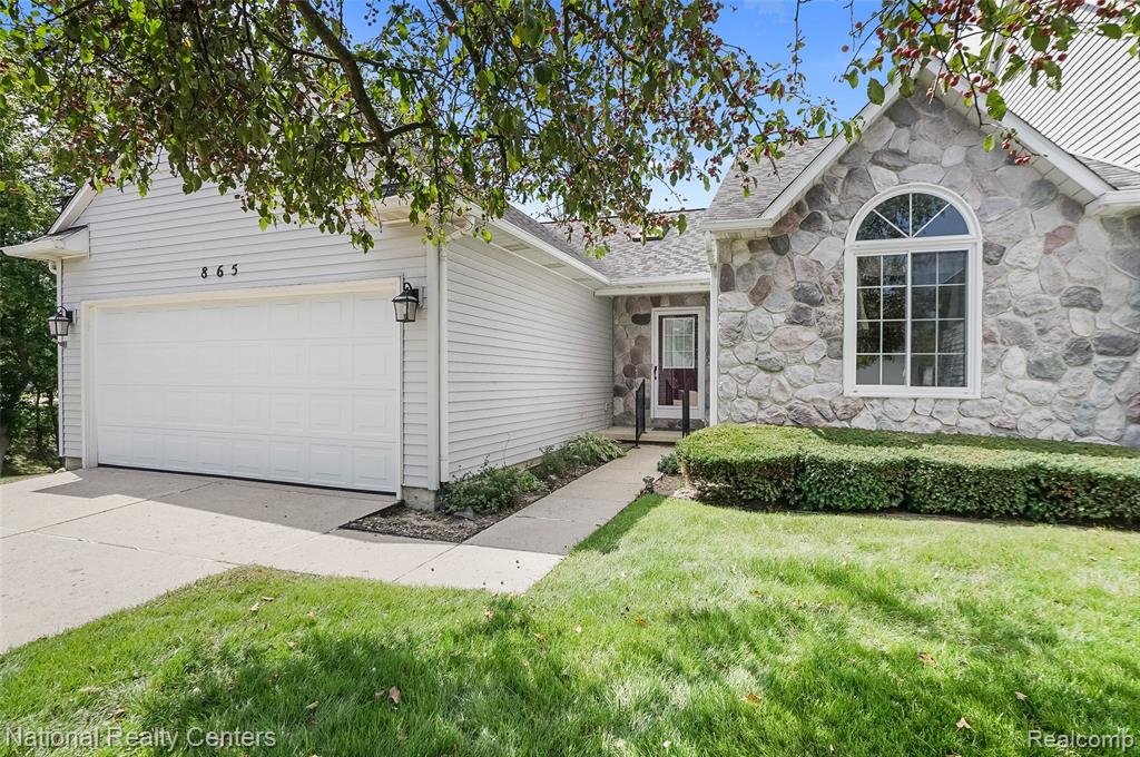 865 Challenging Trail, South Lyon, MI 48178 — front exterior