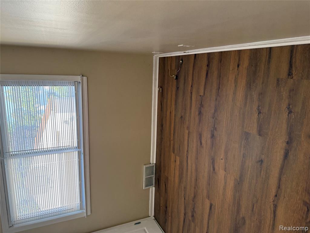 9557 W Inkster Road W, Livonia, MI 48150 — Photo 17