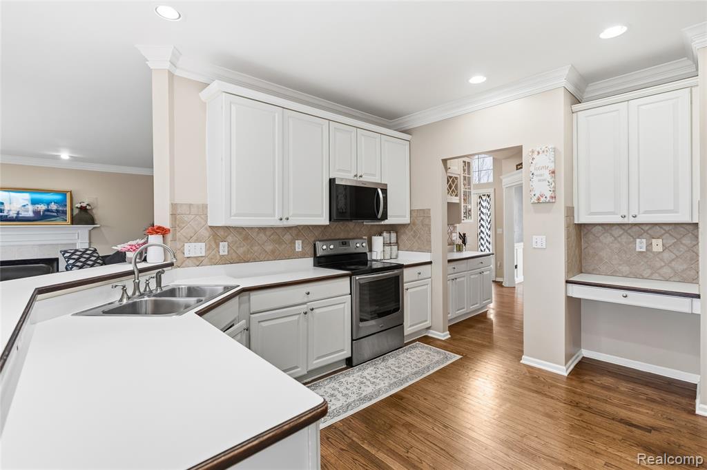 4337 Meadowbrook Court, Grand Blanc, MI 48439 — Photo 13
