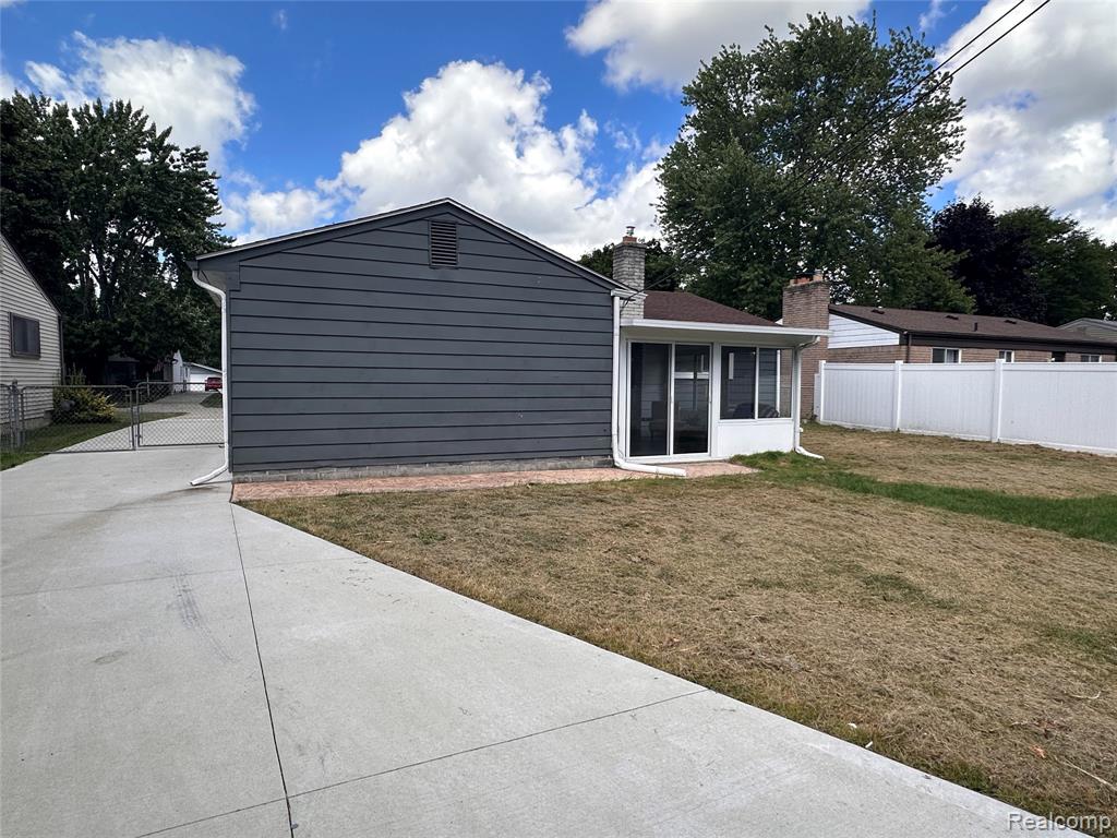 8706 Cologne Drive, Sterling Heights, MI 48314 — Photo 29