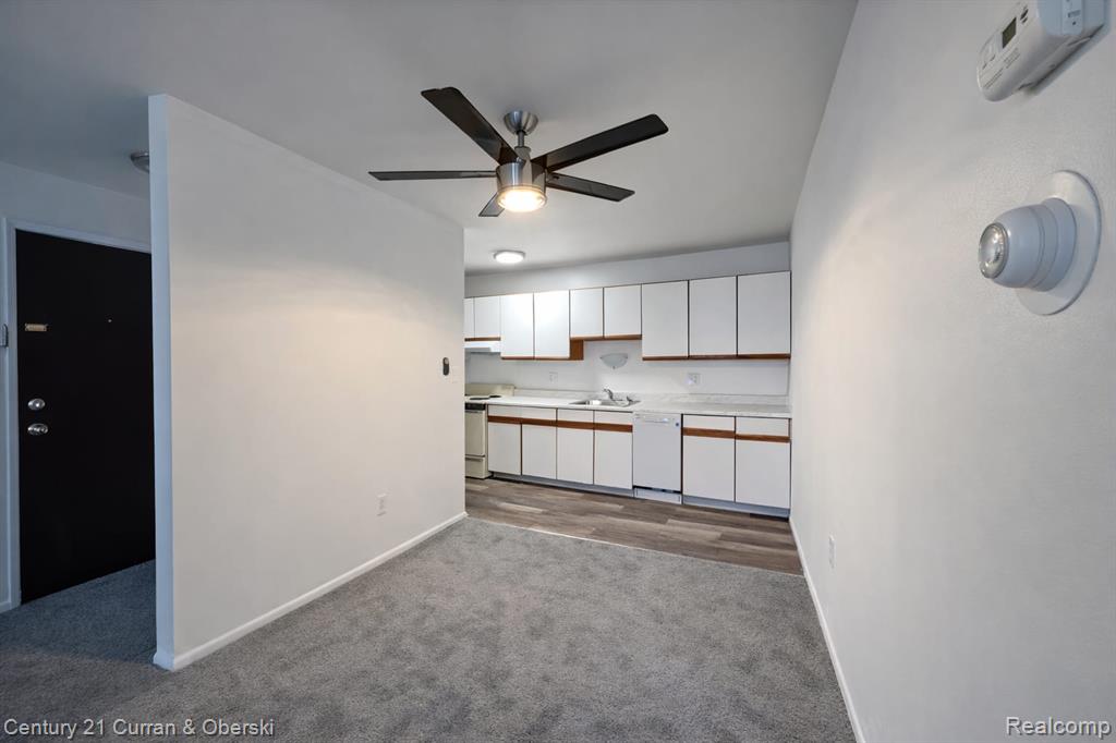6035 SOUTHFIELD Road, Detroit, MI 48228 — Photo 4