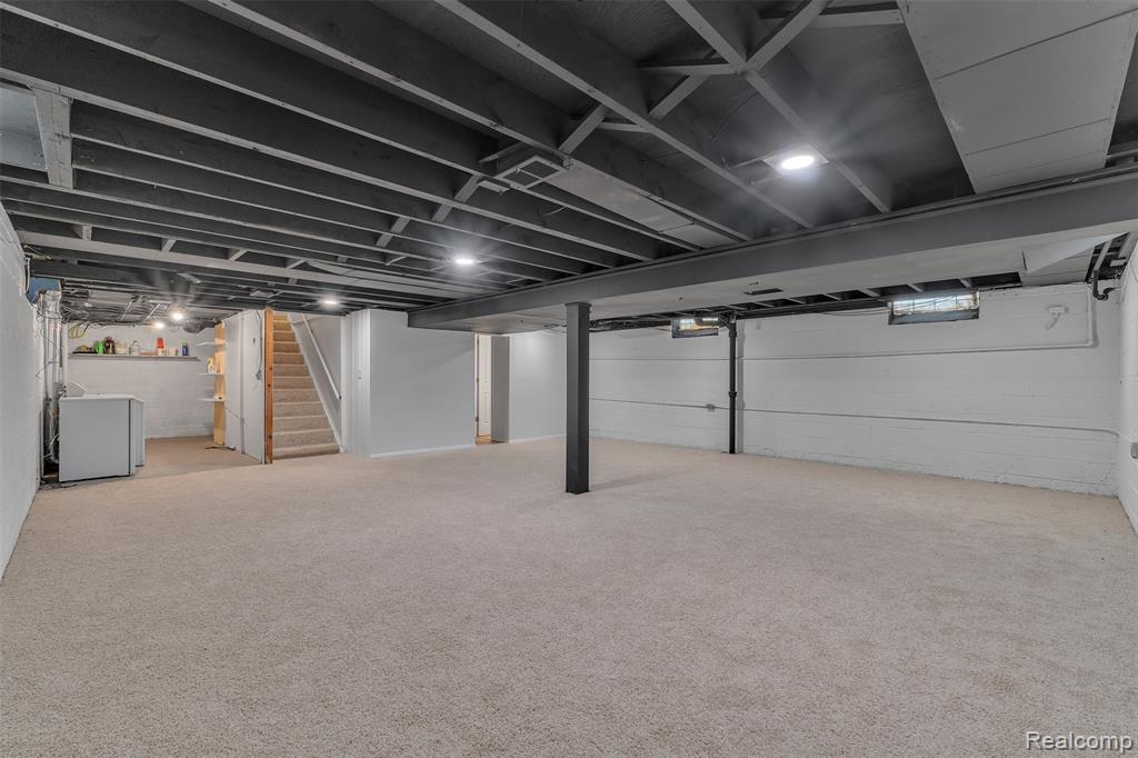 765 Vernier Road, Grosse Pointe Woods, MI 48236 — Photo 31