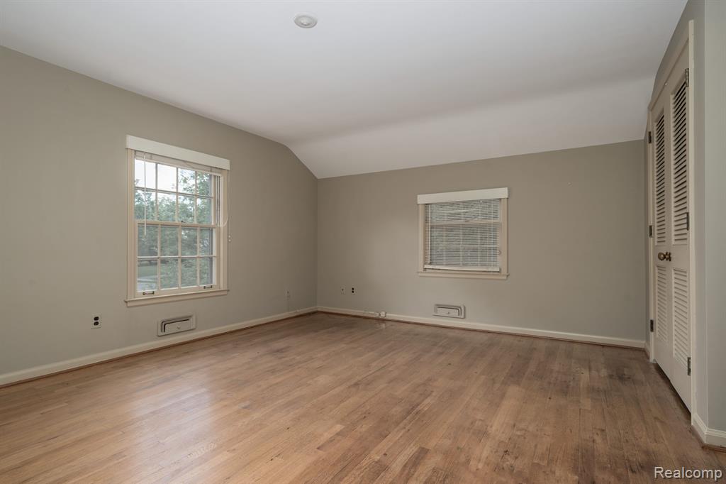 555 N GLENGARRY Road, Bloomfield Hills, MI 48301 — Photo 18
