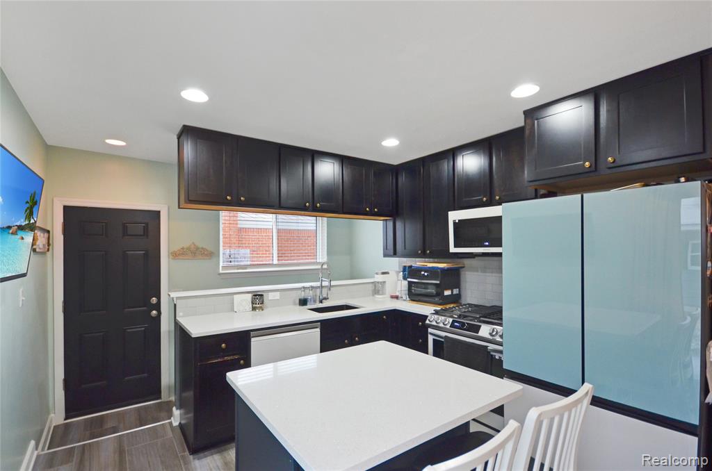 9015 Headley Drive, Sterling Heights, MI 48314 — Photo 10