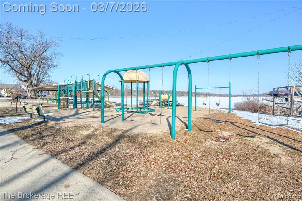 4405 Green Lake Road, West Bloomfield, MI 48323 — Photo 43