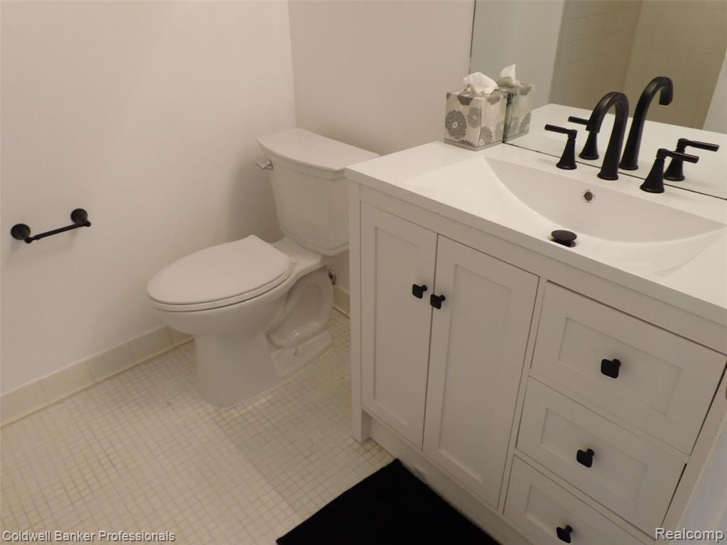 3915 Lone Pine Road, 100, West Bloomfield, MI 48323 — Photo 26