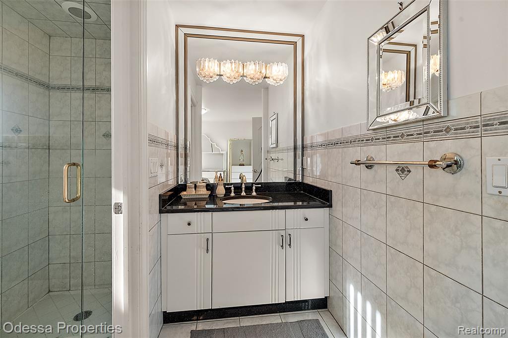 12984 Azure Drive, Utica, MI 48315 — Photo 41